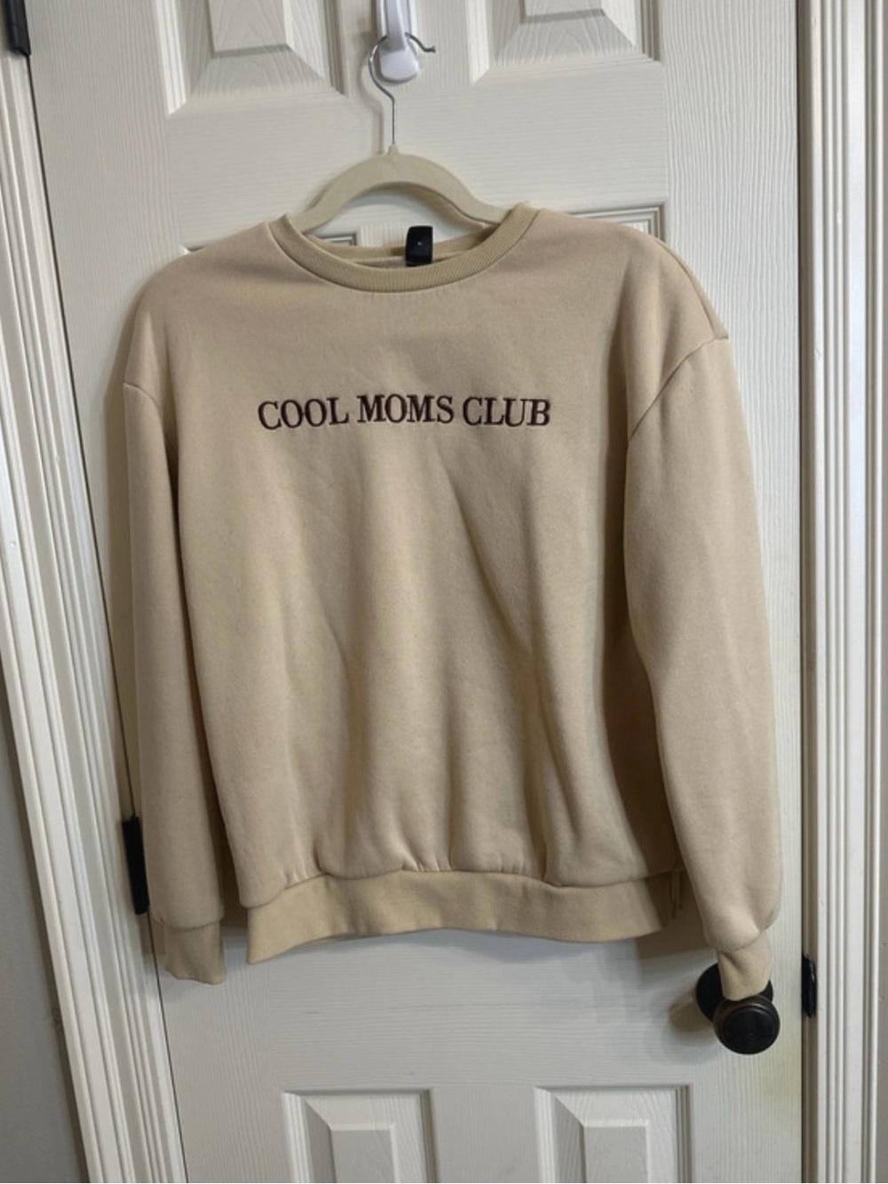 SHEIN Beige "COOL MOMS CLUB" Crewneck Sweatshirt
